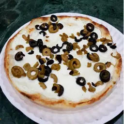 فطيرة لبنة بالزيتون